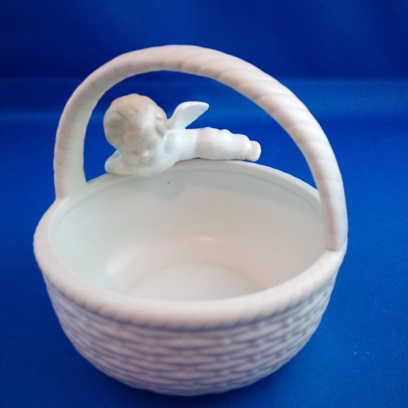 Vintage 1980s Fitz & Floyd porcelain basket with angel on edge - Picture 1 of 7